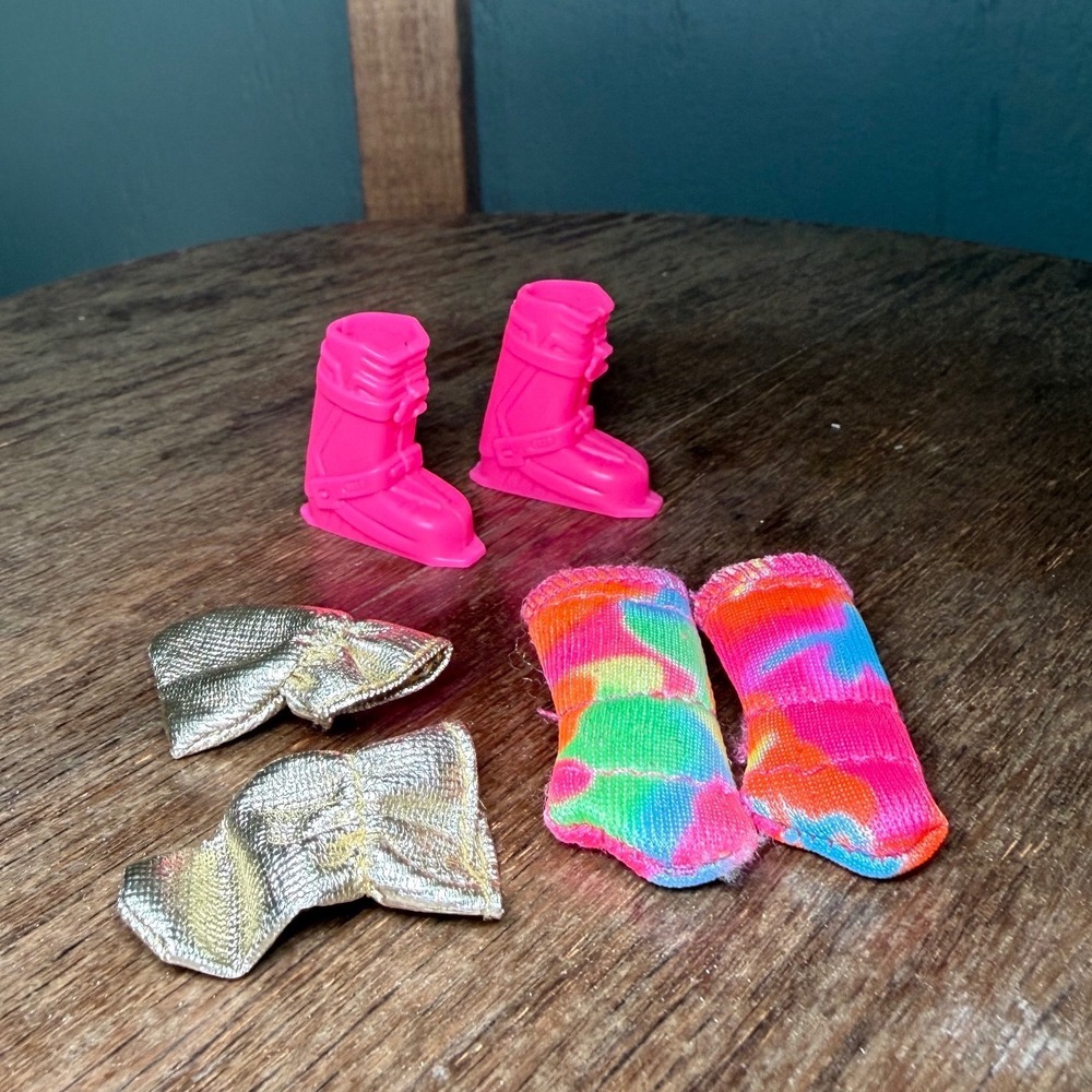 Vintage 1991 Mattel Ski Barbie Accessories Pink Boots Gold Mittens Tie Dye Socks